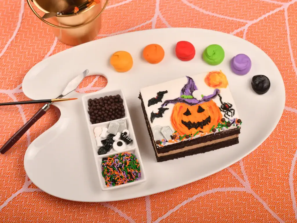 Halloween Cakeistry cake decorating experience in Winter Park with buttercream paint palette