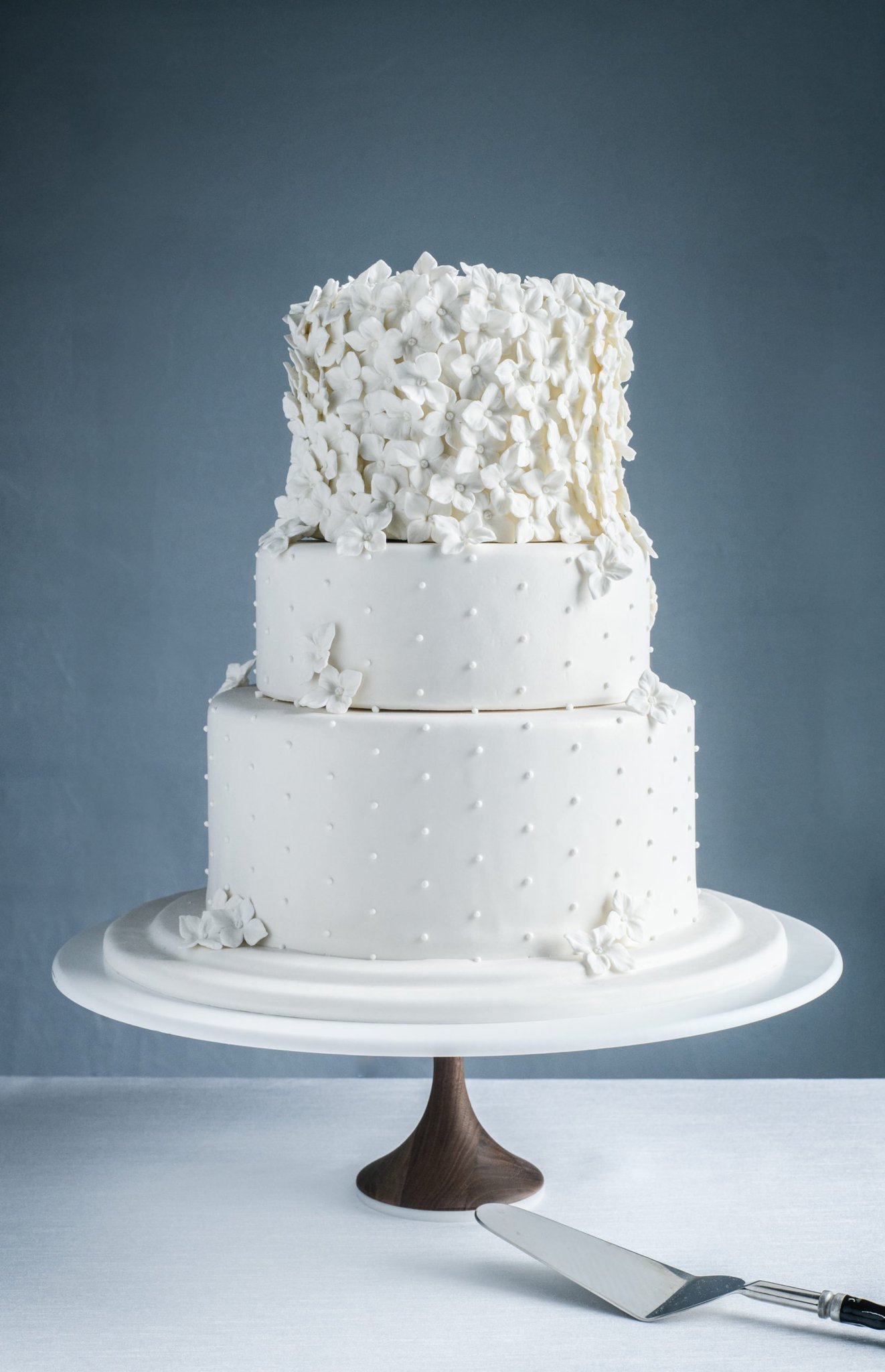 Wedding cake with hand-piped lattice and floral detail
